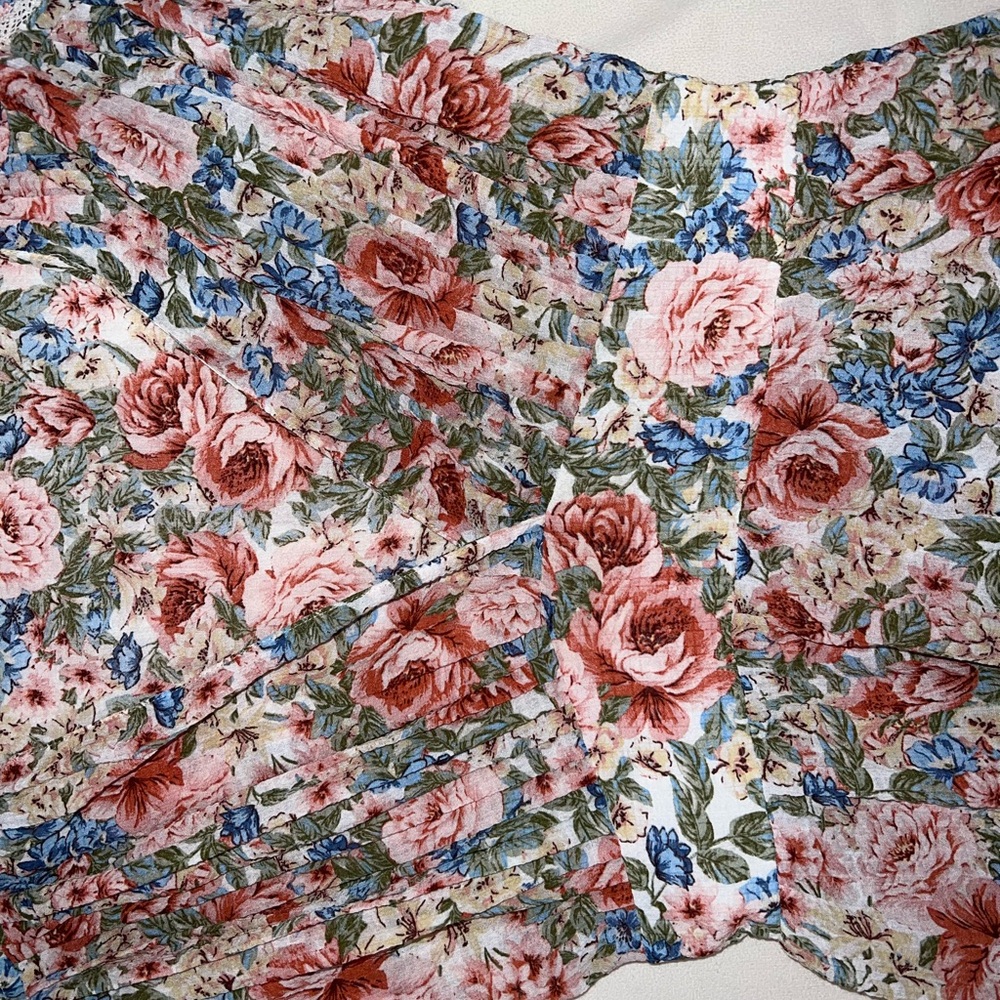 Chic Floral Ruffle Dress - Picture 3 of 4